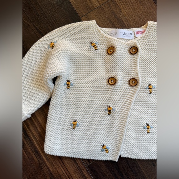 Hand Embroidered Bee Sweater Zara - Picture 2 of 3